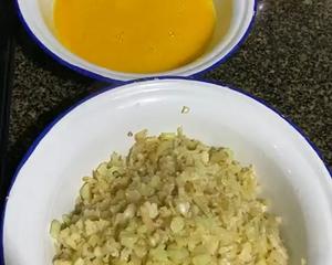 花菜炒鸡蛋的做法 步骤2