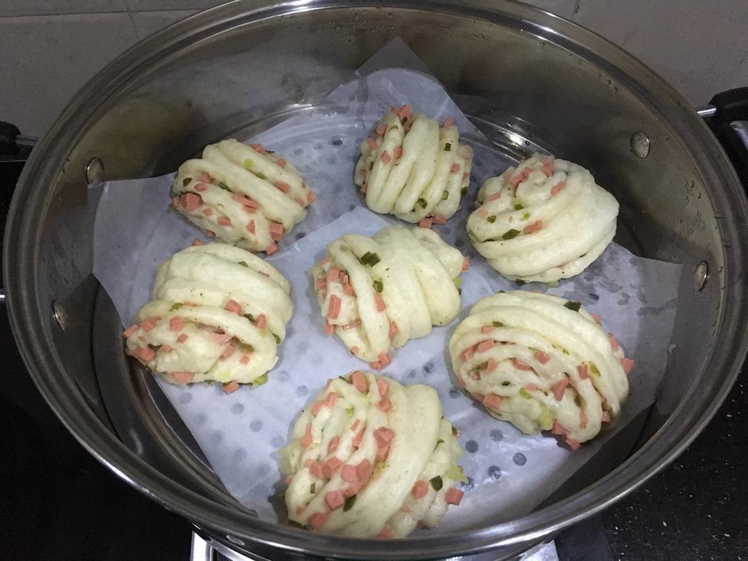 最好吃的火腿葱香花卷—附让葱不变黄的小窍门