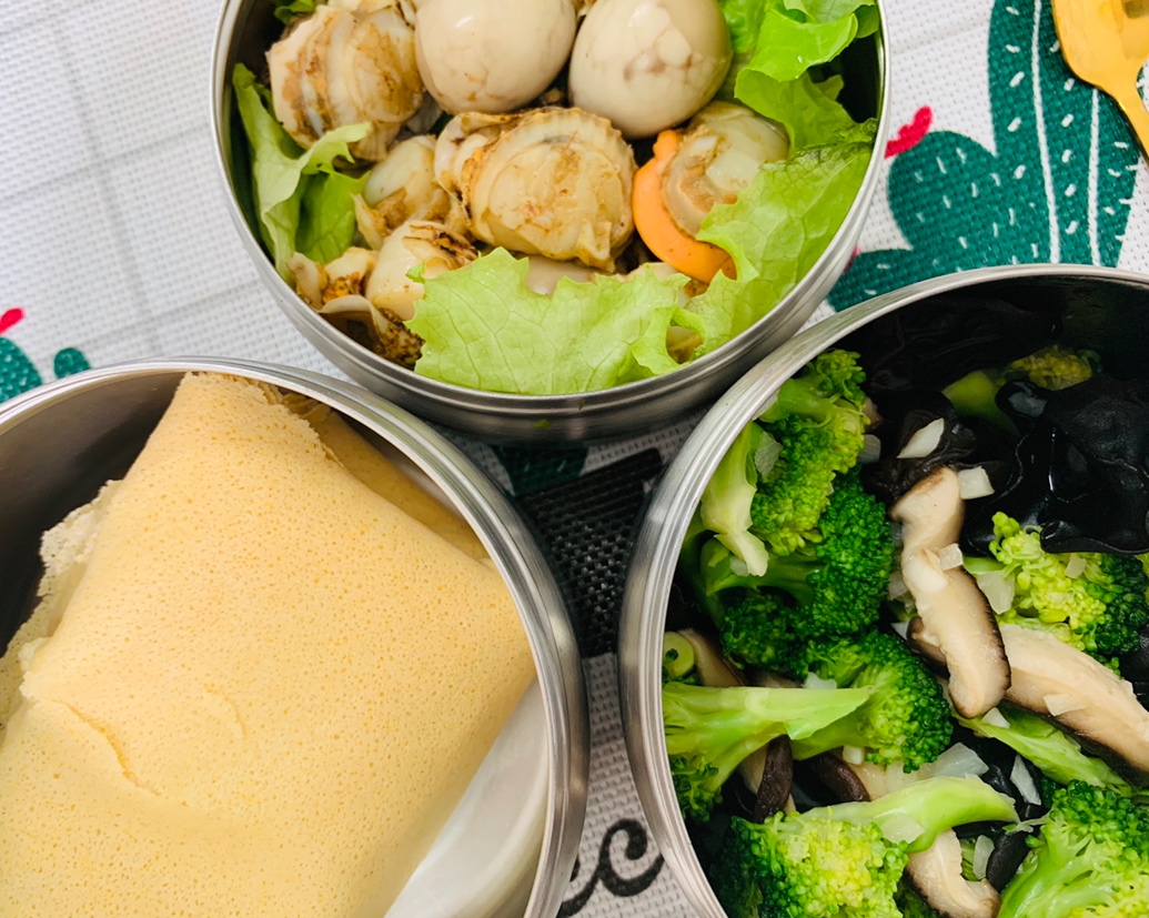 快手清爽的减脂午餐—蒜蓉西兰花香菇木耳、蒸扇贝的做法 步骤13