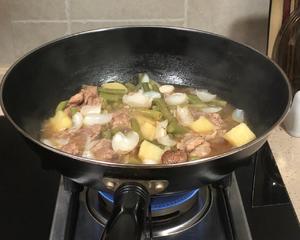 东北菜~ 豆角土豆炖排骨的做法 步骤4