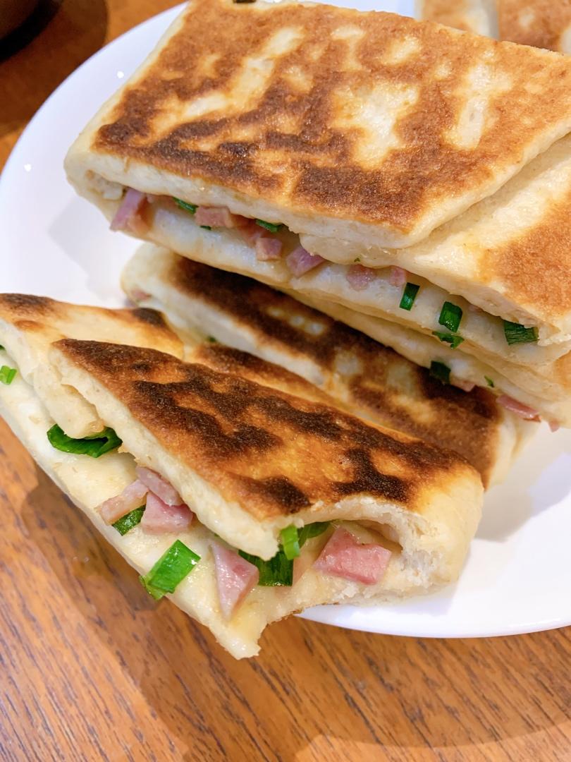 葱花 香肠发面饼