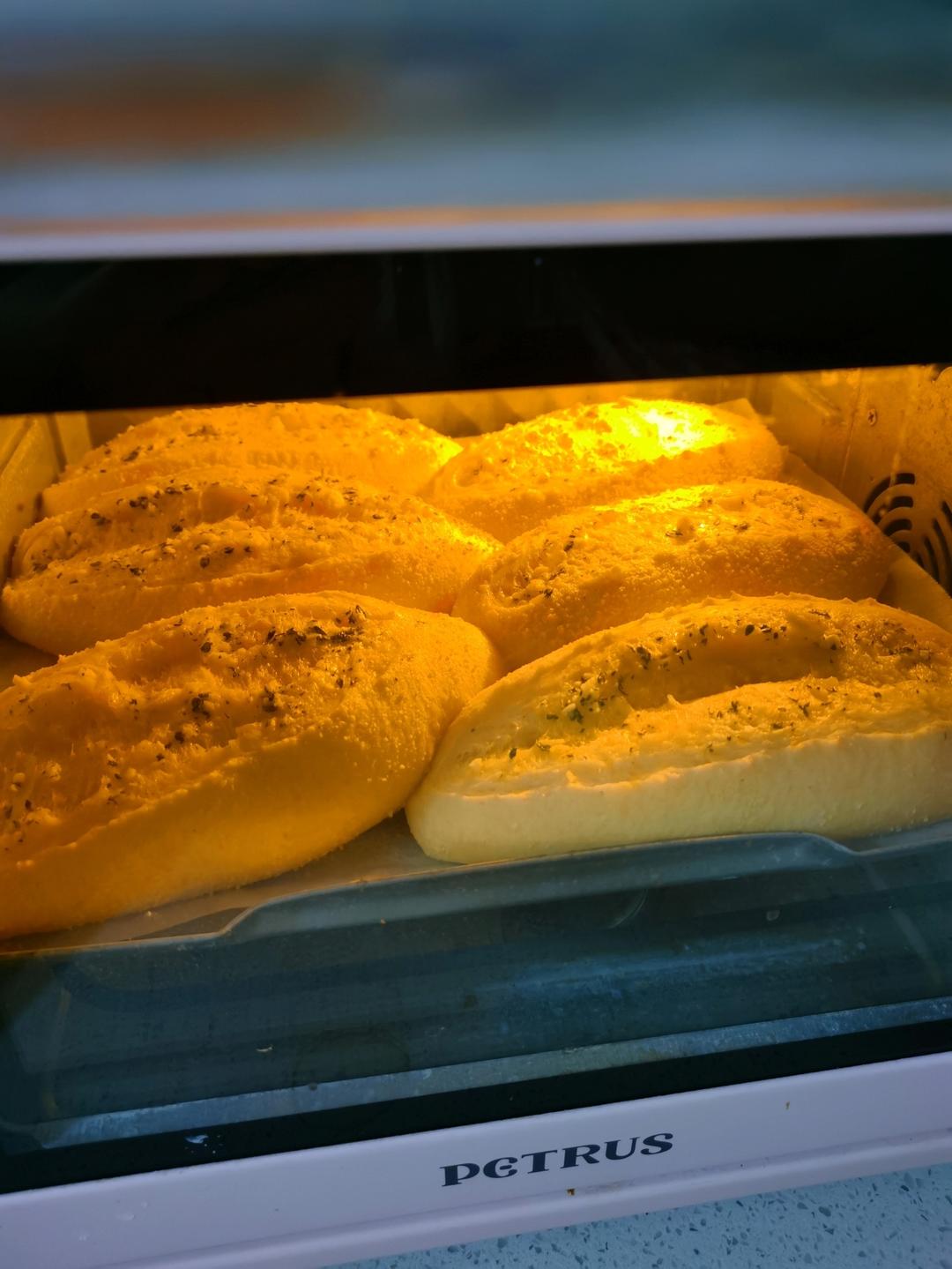 【复刻山姆蒜香乳酪软法面包】香气天花板！