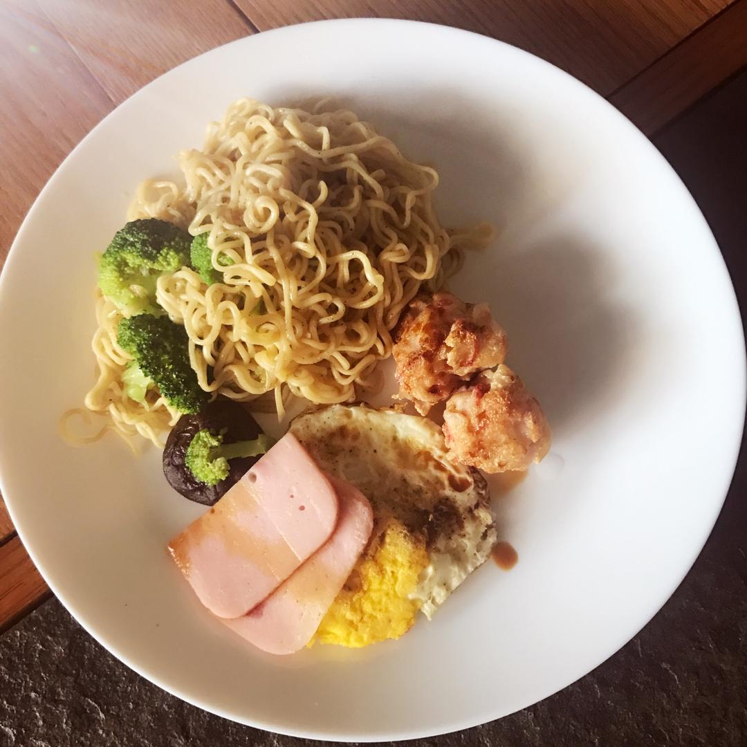 路边摊风味炒方便面