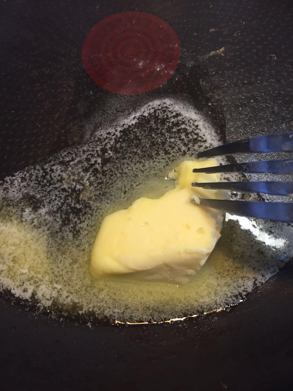 奶油蘑菇酱的做法 步骤2