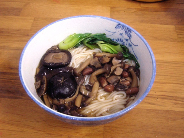极鲜美菌汤面