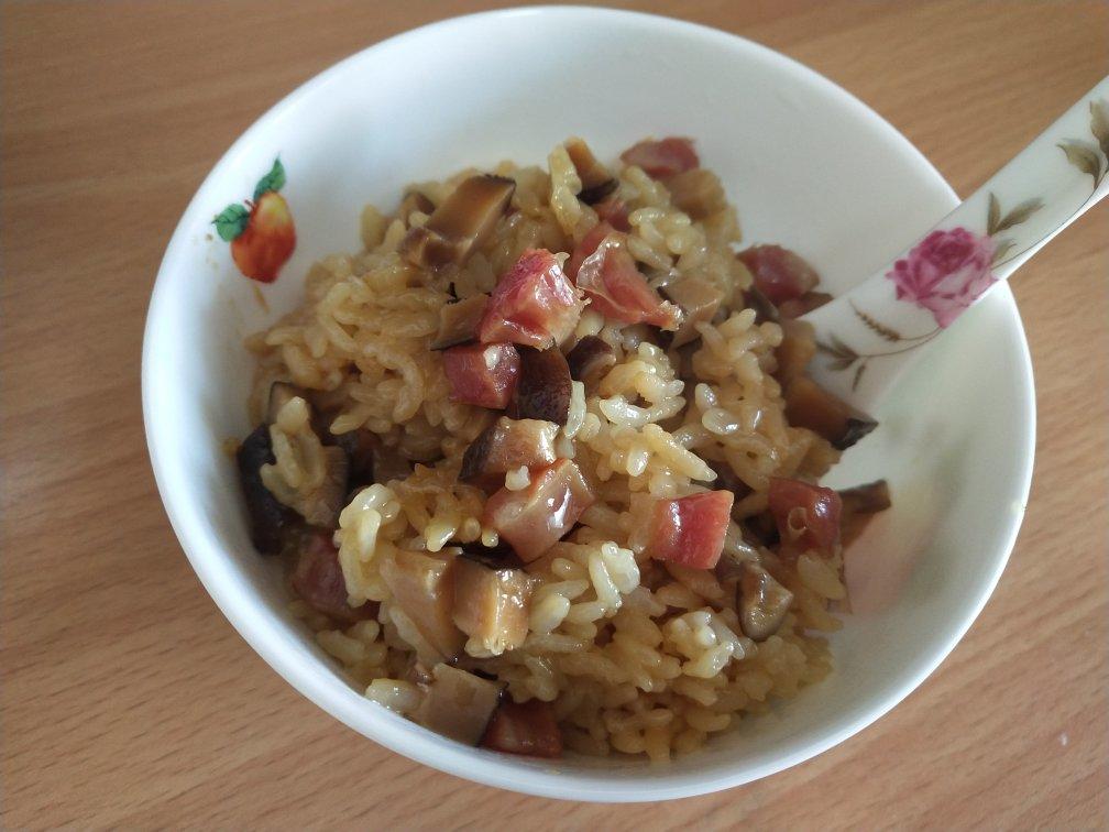 电饭锅版香菇腊肠饭