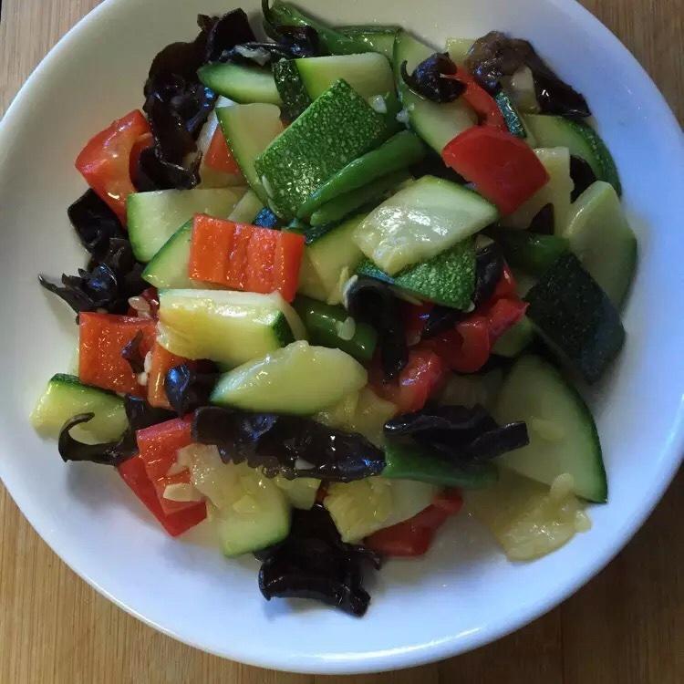 西葫芦炒黑木耳的做法