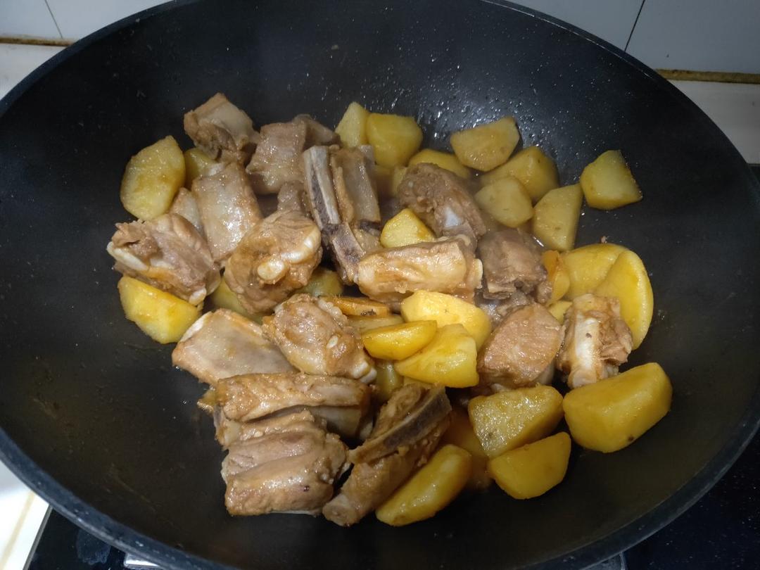 排骨炖土豆
