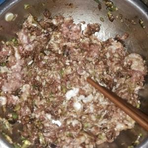 芹菜猪肉馅 鲜饺的做法 步骤1