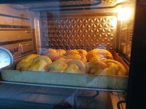 双享南瓜椰蓉小面包的做法 步骤9