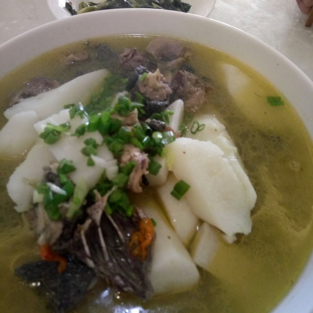 山药土鸡煨汤