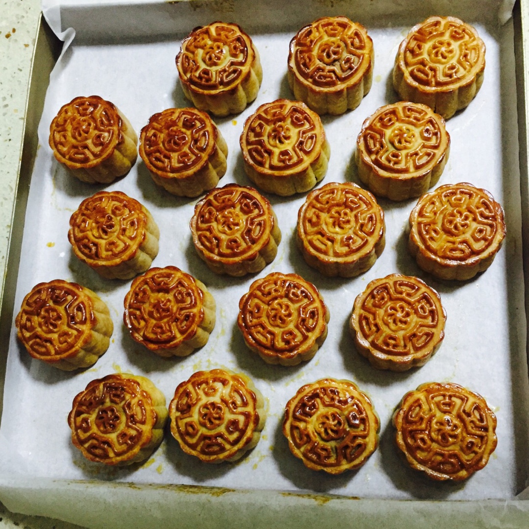 广式月饼—蛋黄莲蓉月饼