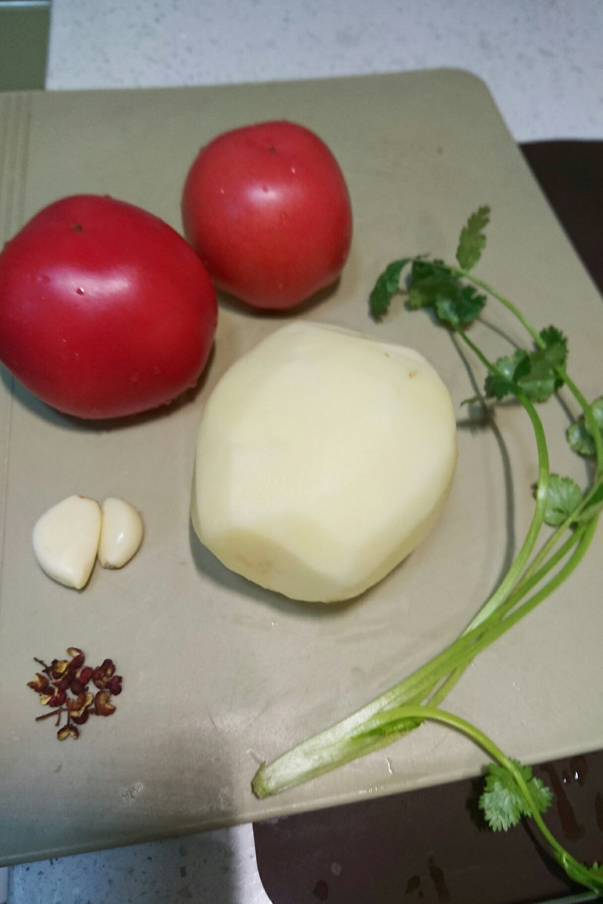 超赞的番茄土豆浓汤的做法 步骤1