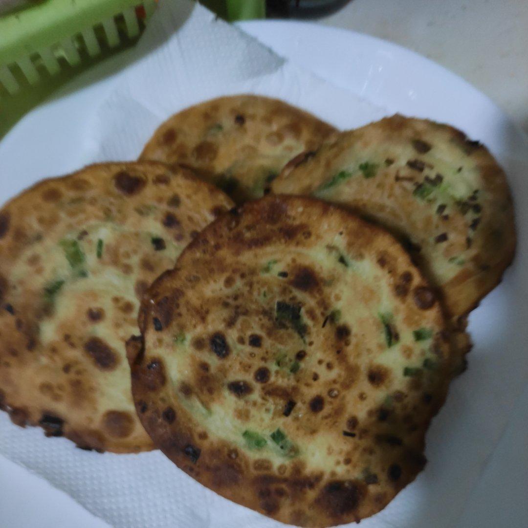 【葱油饼】假期好好做早餐，4步吃上香脆葱油饼！