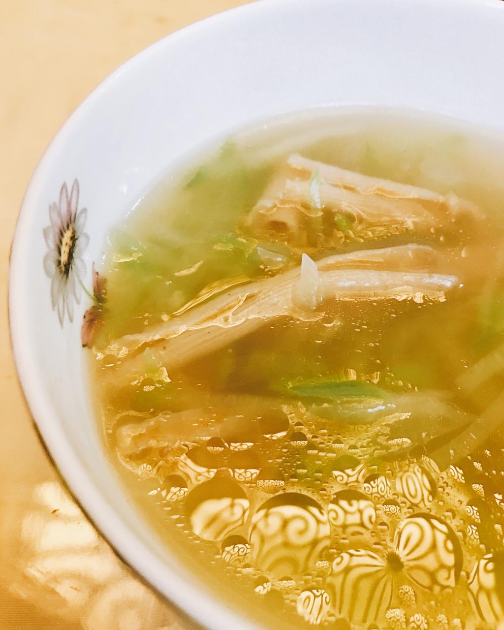 北海北：沙虫粉丝汤【内附干沙虫处理方法】