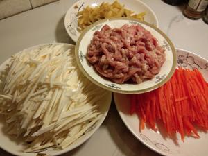 夏季的开胃菜  茭白榨菜炒肉丝的做法 步骤1