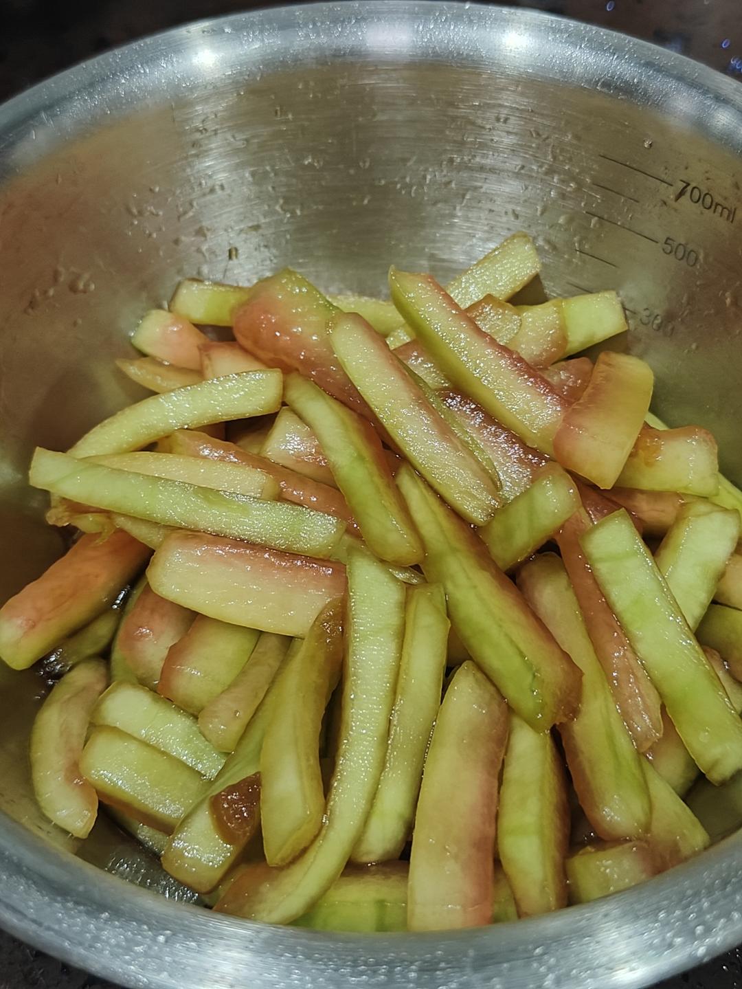 果然是来报恩的🍉酸爽脆口的凉拌西瓜皮也太好吃了吧！