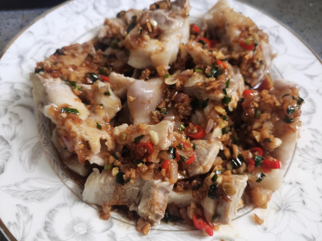 回味无穷的沙姜白切猪手