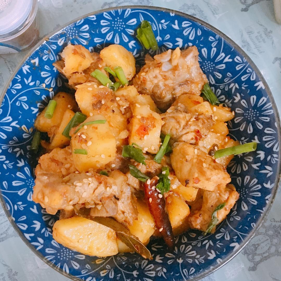 超级下饭的土豆烧排骨