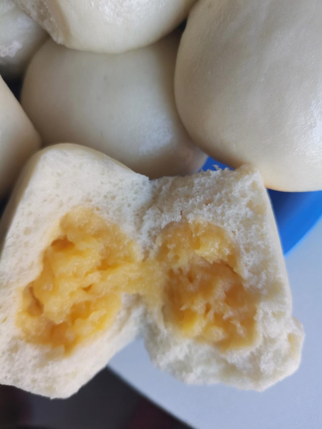 松软香甜的奶黄包，很快就可以搞定。
