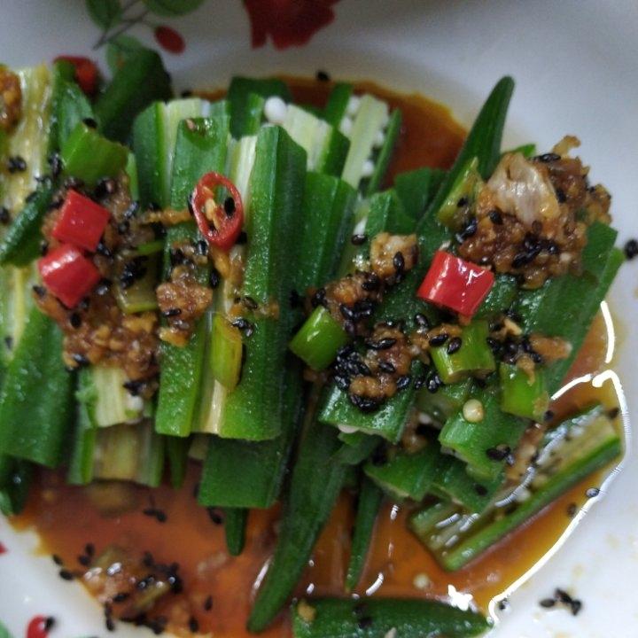 凉拌秋葵（超快的下饭菜）