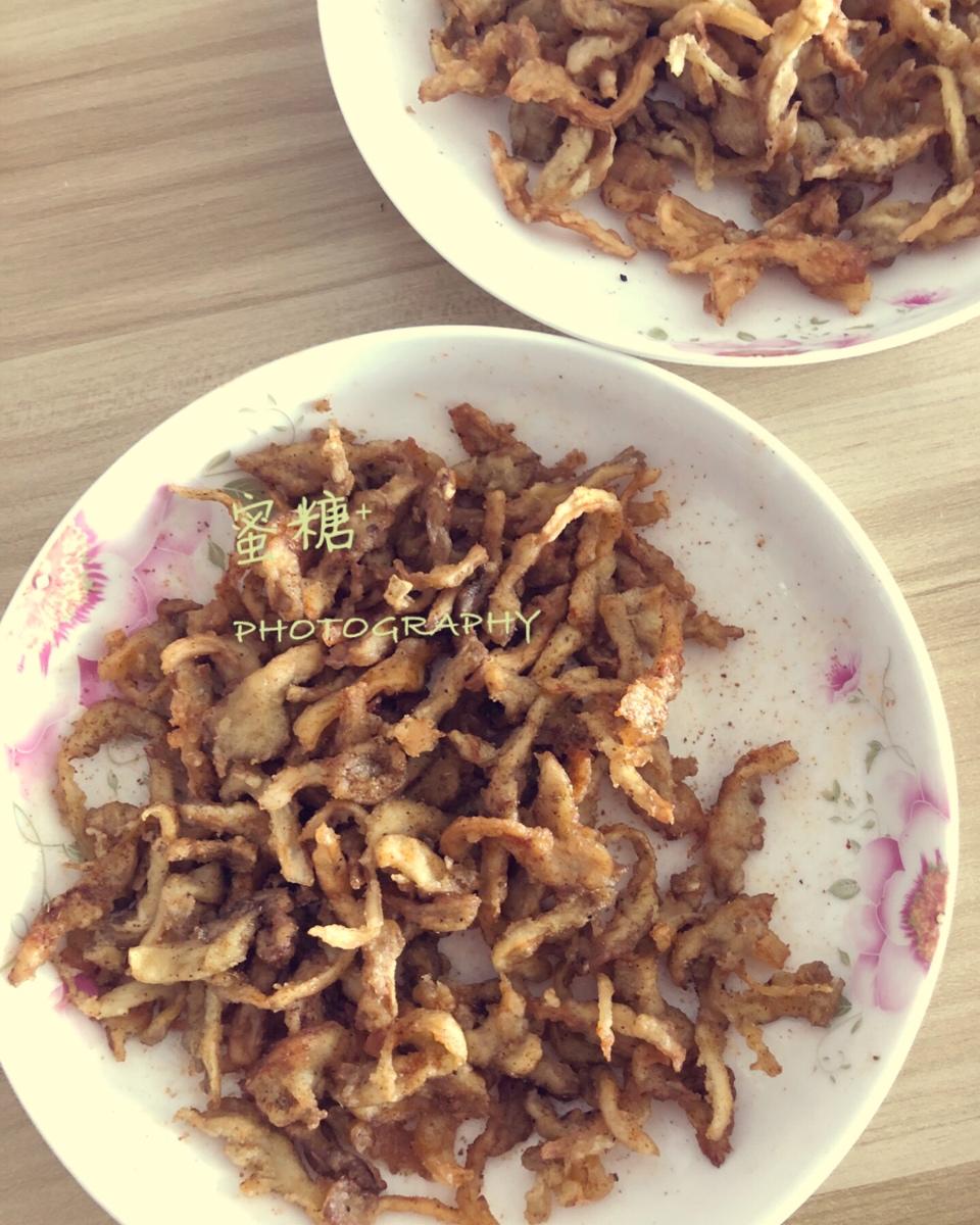干炸蘑菇最家常做法 外酥里嫩鲜香可口 撒上椒盐竟然能吃出肉味