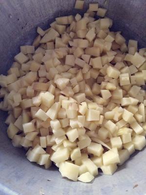 「外婆味道」土豆麦饭 | 洋芋擦擦 | 磈磊的做法 步骤1