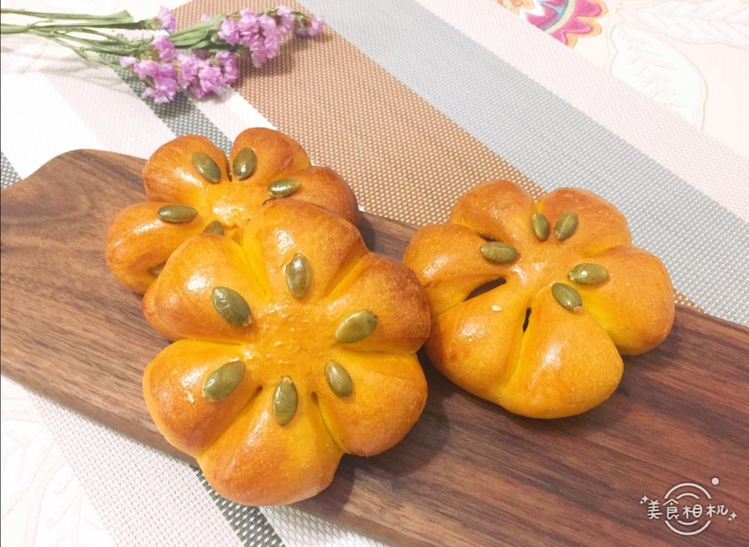 金灿灿的南瓜小餐包