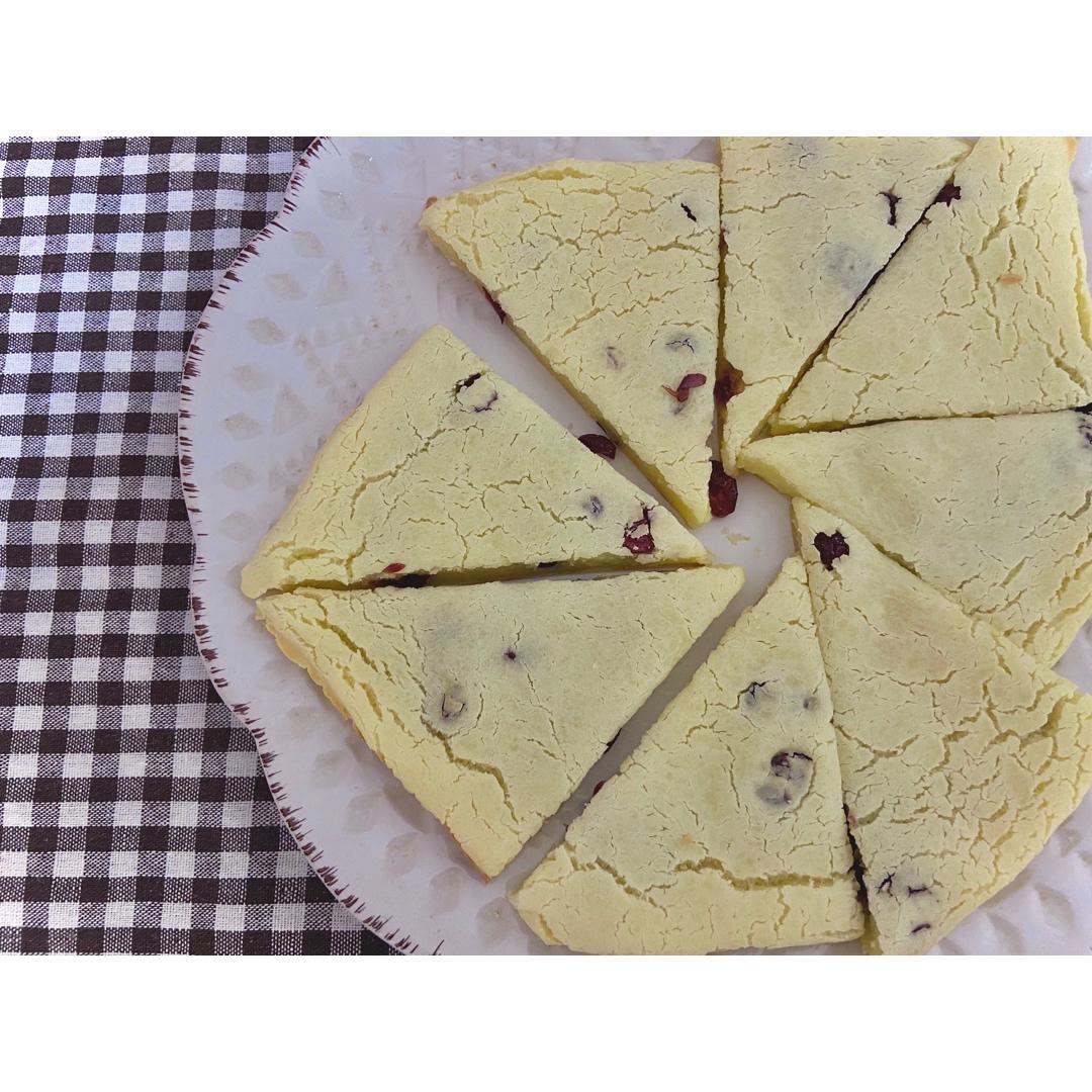 无需揉面‼️只要拌一拌就能做酥掉渣‼️好吃到爆的蔓越莓烤年糕‼