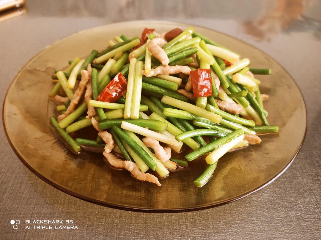 蒜苔炒肉丝最好吃的做法！味道鲜美，下酒下饭