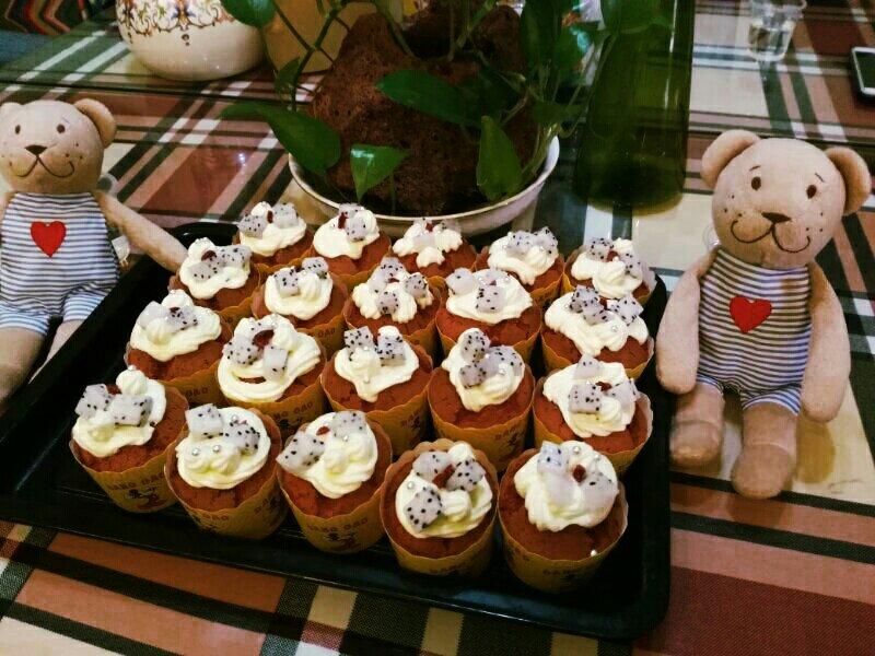 传统红丝绒杯子蛋糕（极软无泡打粉）Red velvet cupcake