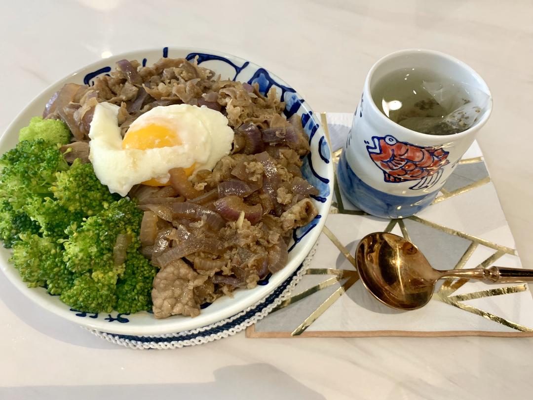 日式肥牛🐂盖饭🍵的做法