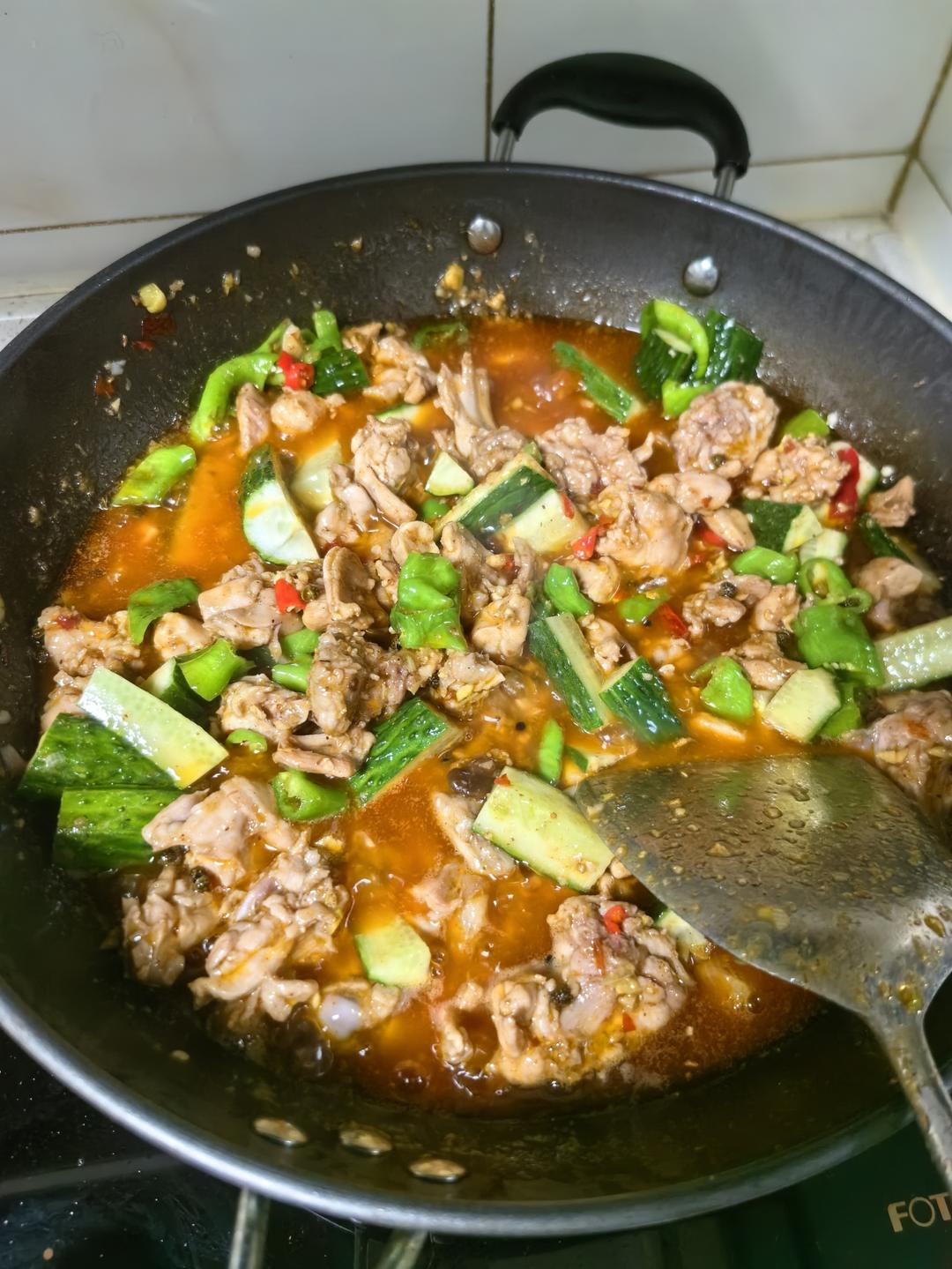 厨师长教你自贡特色“小煎兔”，味道鲜辣，肉质细腻，下饭一绝