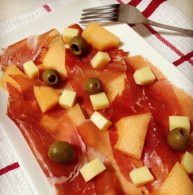 生火腿佐蜜瓜prosciutto crudo con melone