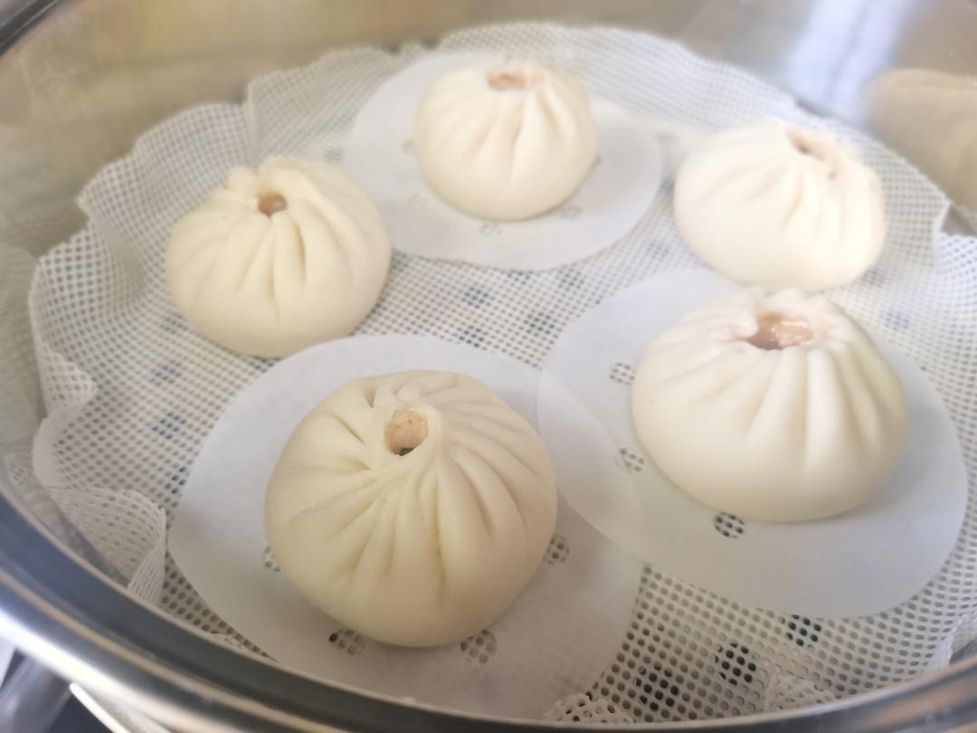 云朵般松软爆浆蜜汁叉烧包
