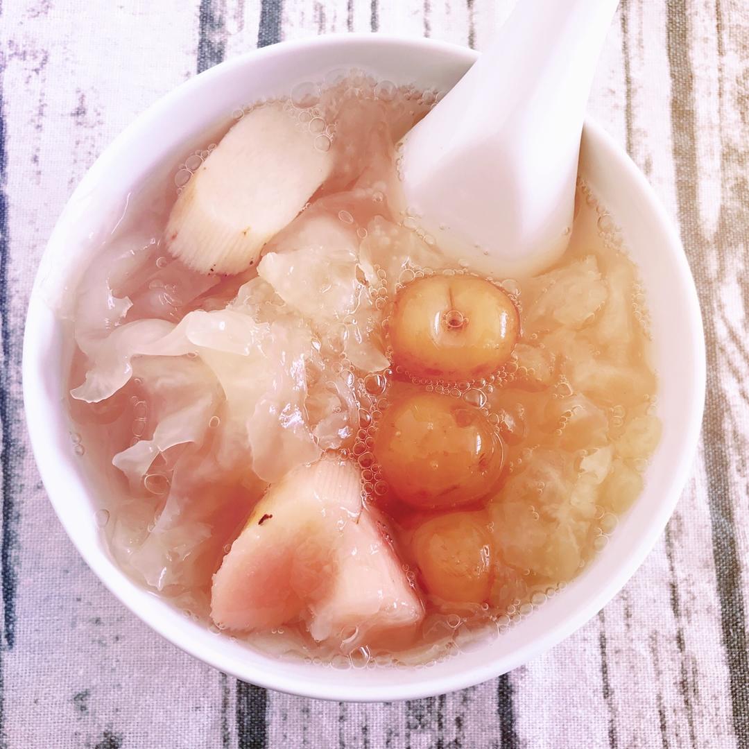 冰镇樱桃银耳羹