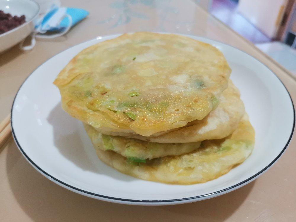 葱花大饼、蓬松柔软又简单的大葱烙饼