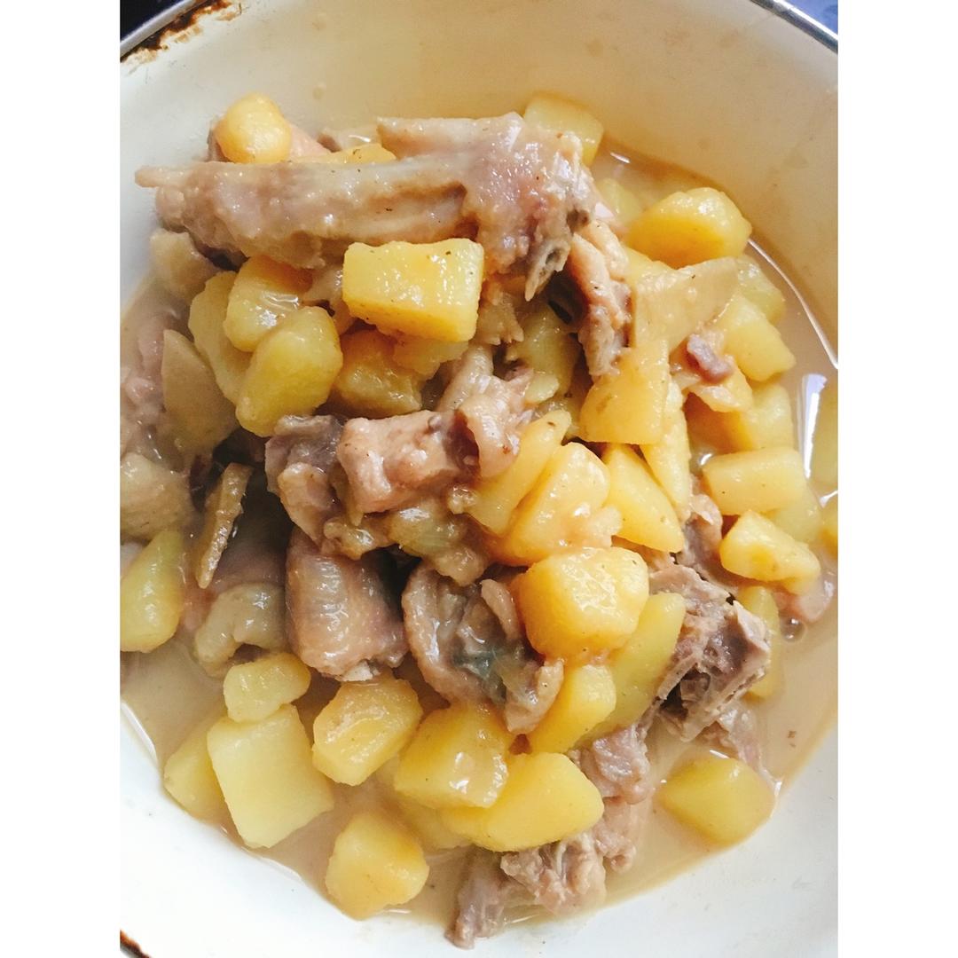 土豆炖鸡块