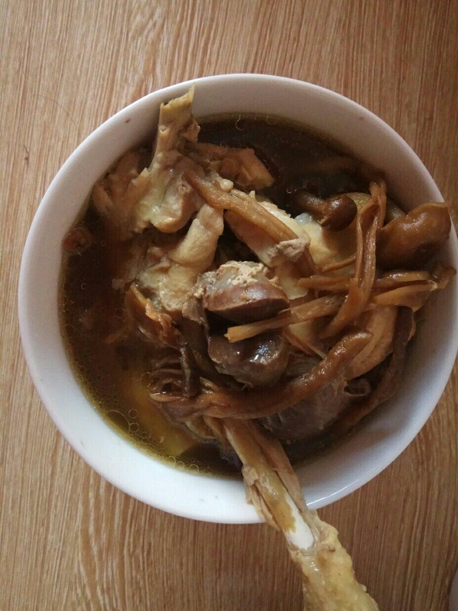 茶树菇煲鸡汤