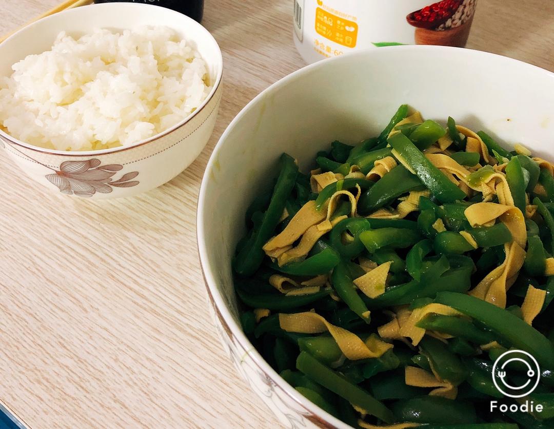青椒豆腐皮炒肉丝