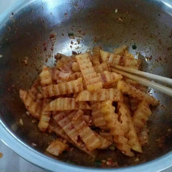油炸土豆条（凉拌，可当零食）