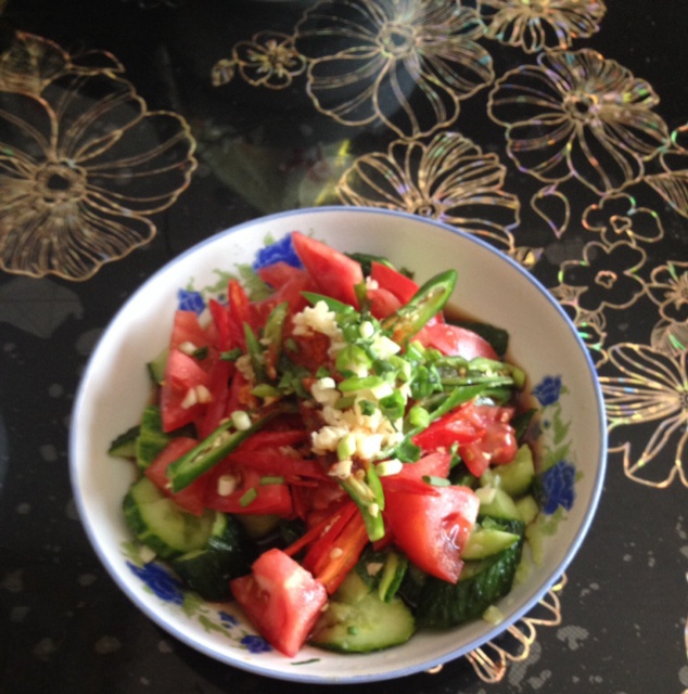西红柿拌黄瓜