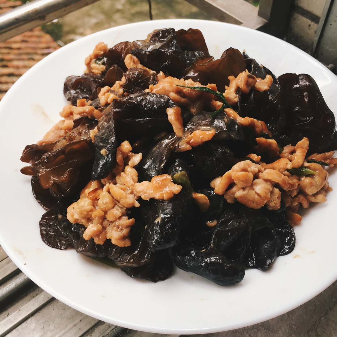 月半习做的木耳炒肉木耳炒肉家常菜首页登录注册作品动态菜单查看全部