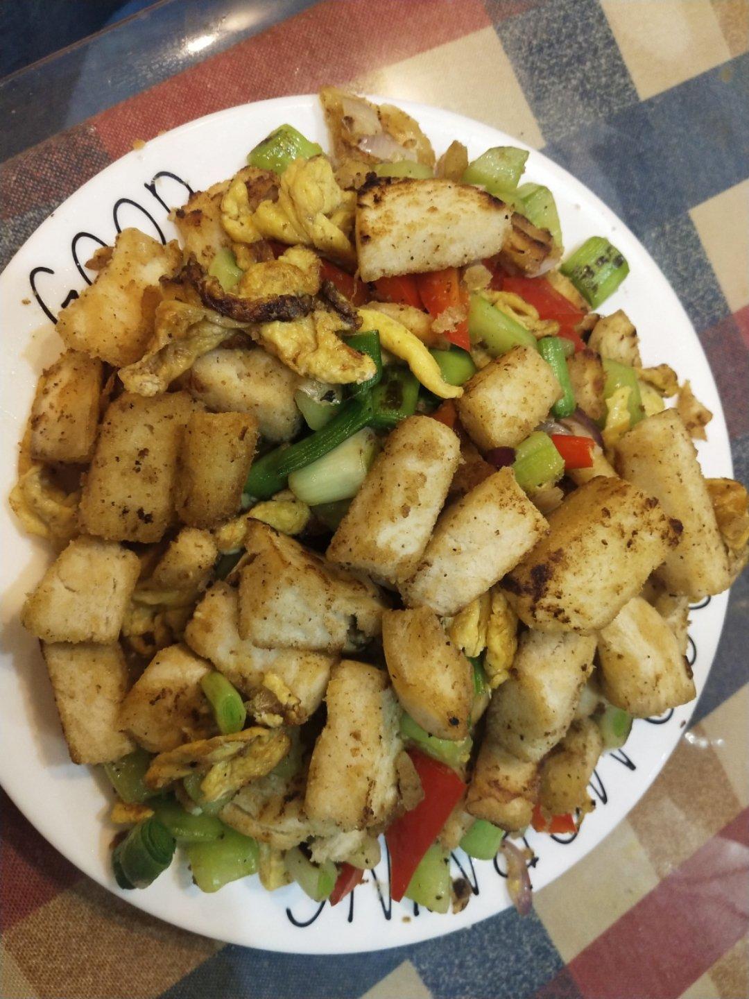 初三和初二做的炒馍块(稀饭的好搭档,下午茶零食)操作方便,健康美味