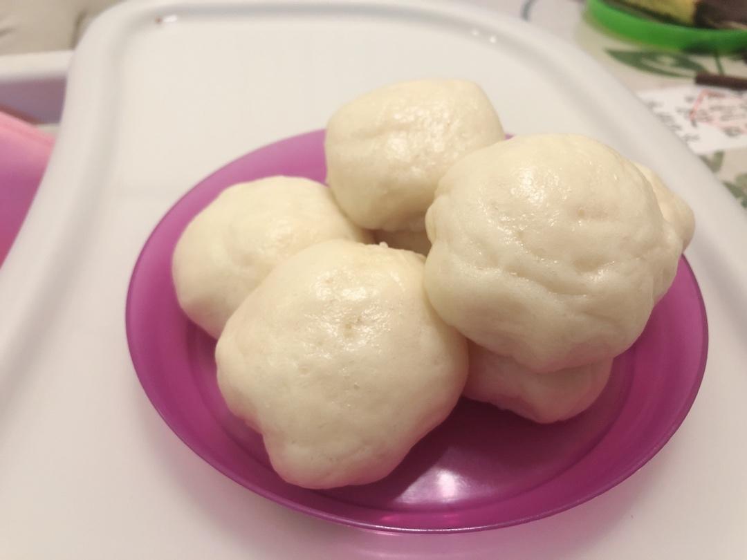 牛奶小馒头，白嫩松软太好吃了，一口一个停不下来
