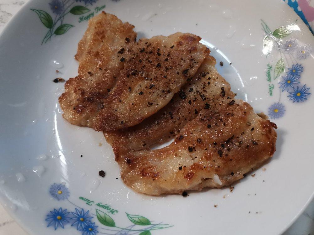 香煎两条快乐巴沙鱼柳