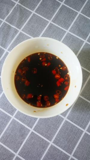 蒜蓉蒸金针菇花蛤的做法 步骤2