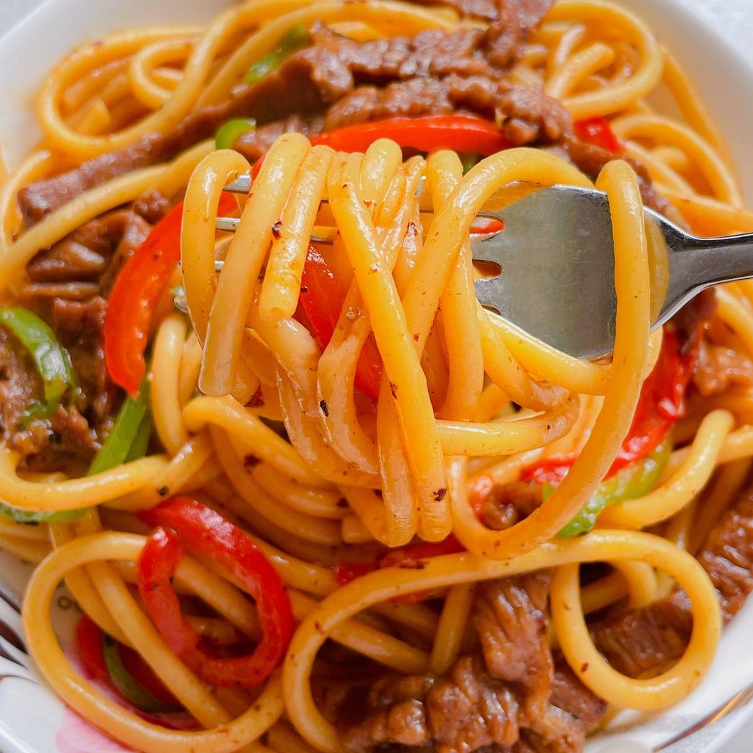 不输西餐厅的黑椒牛排意面的做法