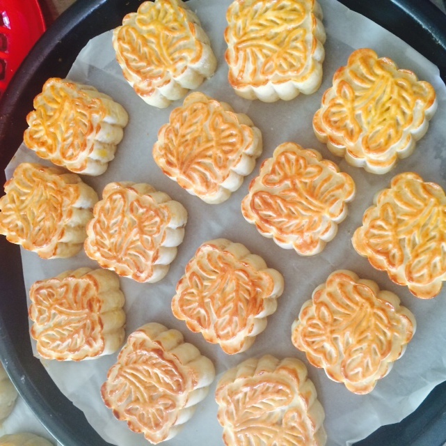 广式月饼—蛋黄莲蓉月饼