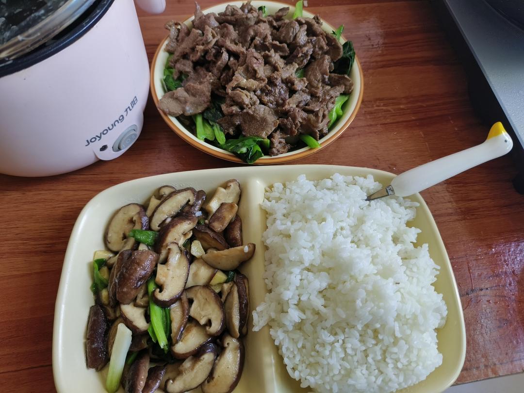 分享一个香菇好吃的做法，不用烧鸡不用炖汤，简单炒一炒，真香